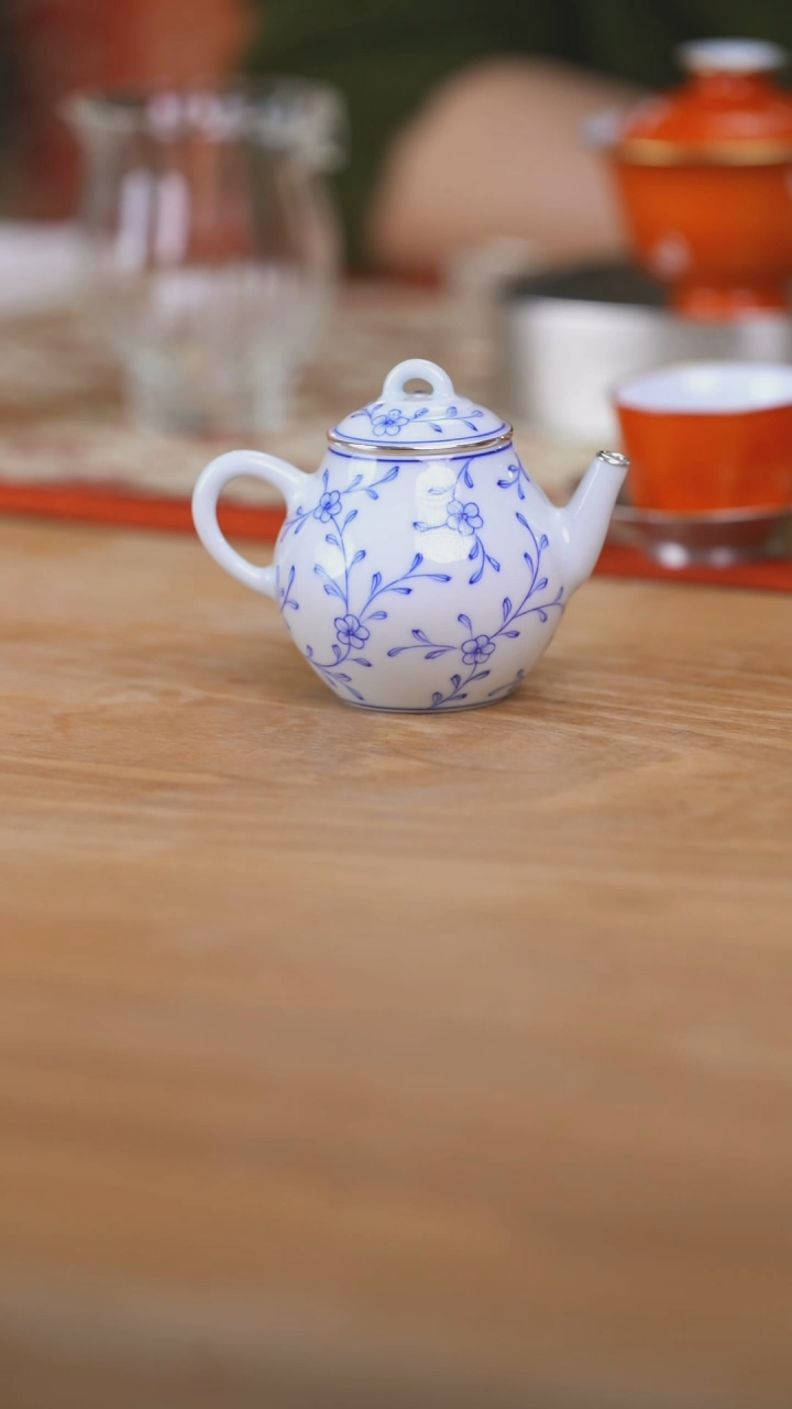 【闪购商品】唐草纹小壶一个非常漂亮