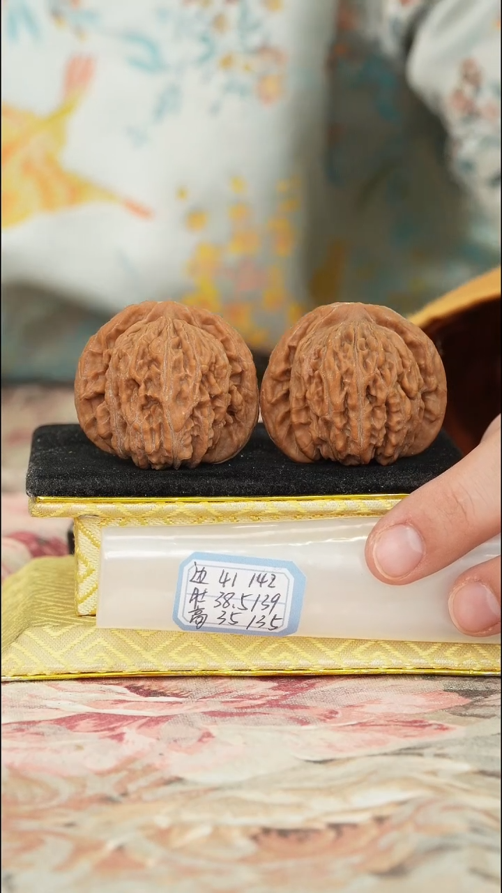 【闪购商品】文玩核桃把件一代楼