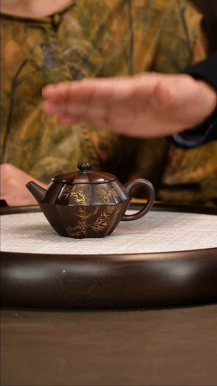 茶壶紫砂【鲍宜明】古乌泥筋纹 180cc