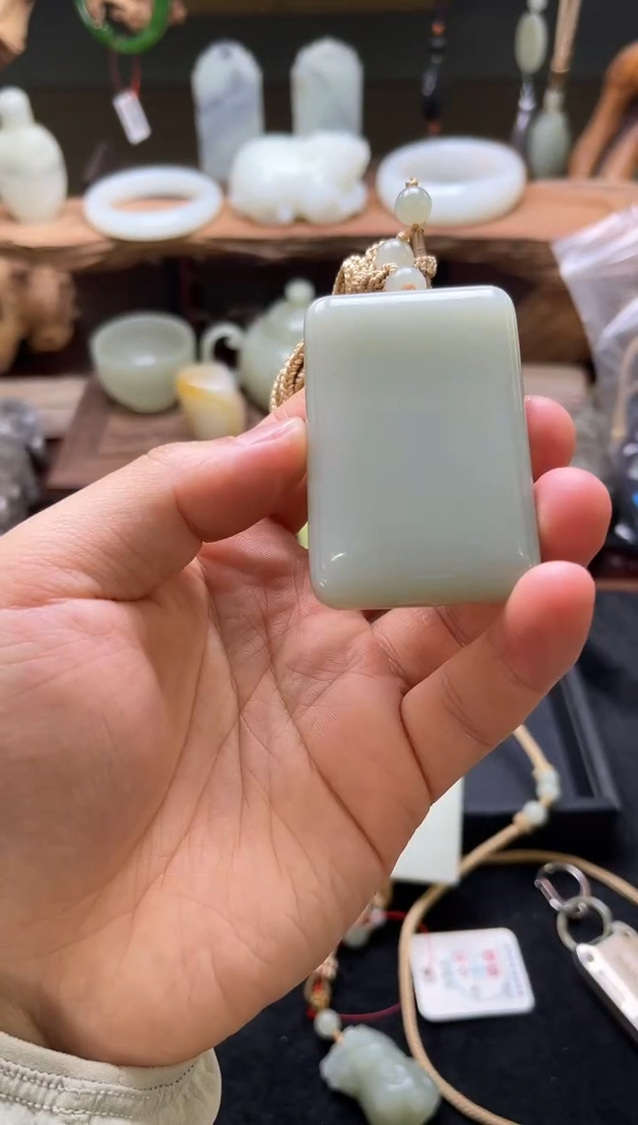 【闪购商品】和田玉吊坠未镶嵌且末青白 无事牌A+ 31411