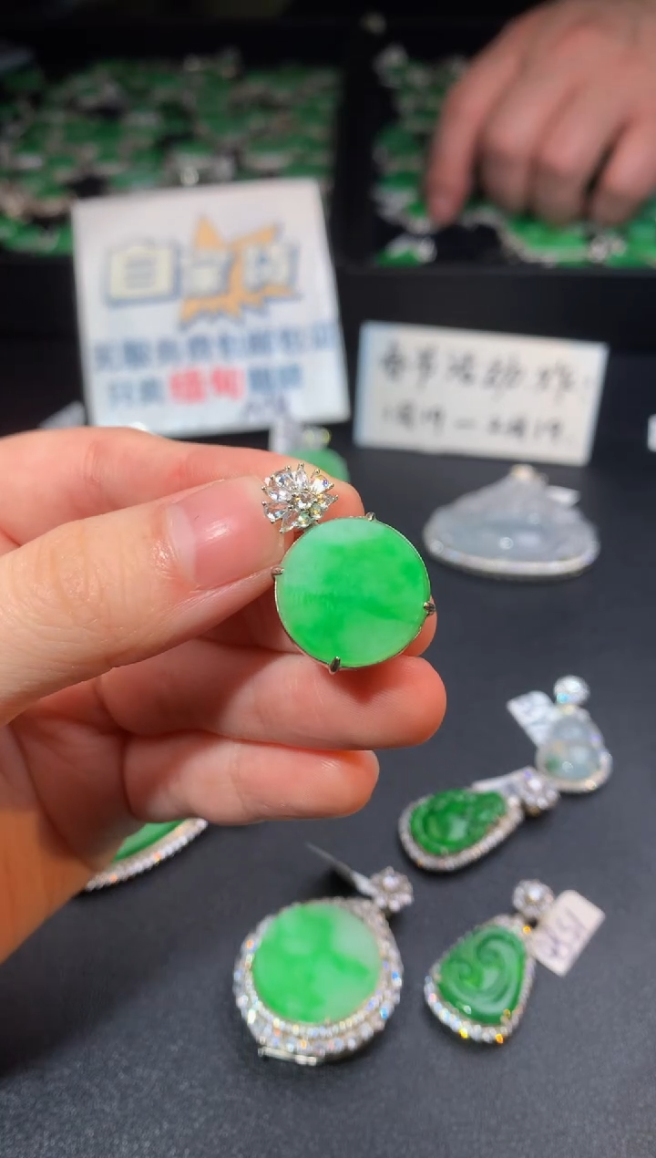 【闪购商品】翡翠颈饰银S925镶嵌翡翠