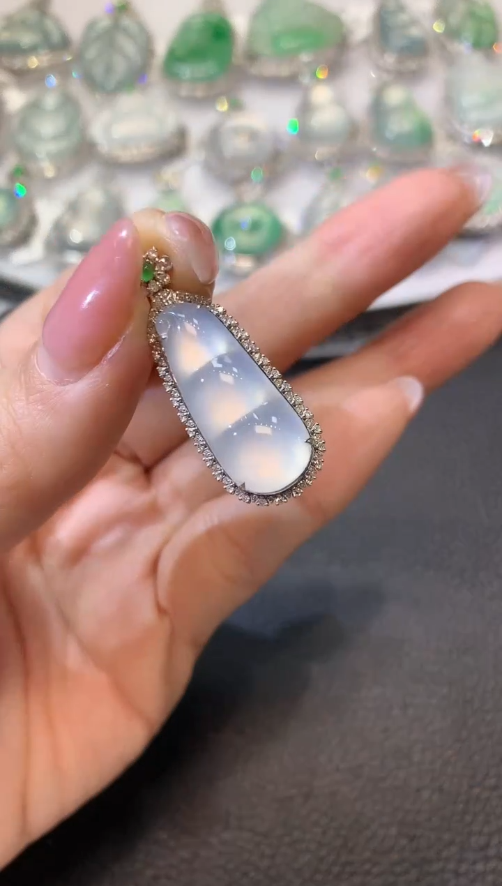 【闪购商品】翡翠吊坠(不含链)18K金镶嵌C8