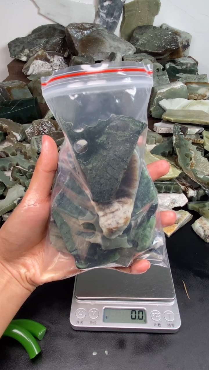 未镶嵌和田玉摆件4