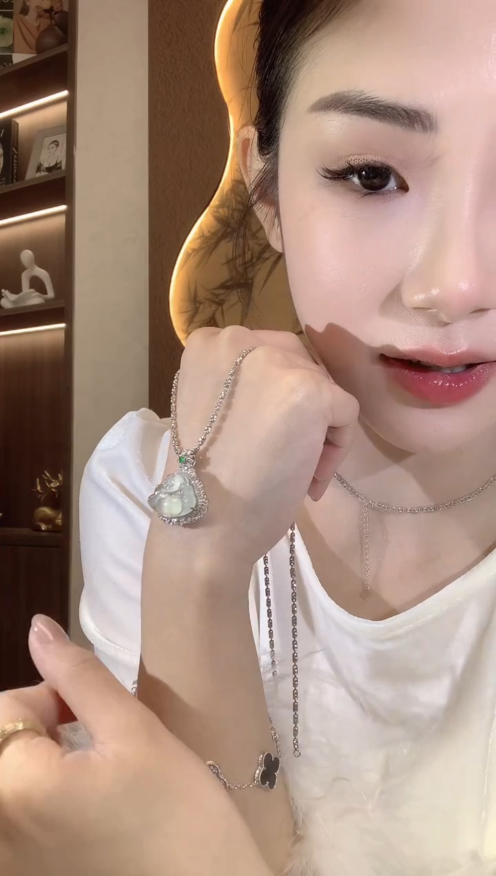 【闪购商品】翡翠吊坠(不含链)18K金镶嵌C52