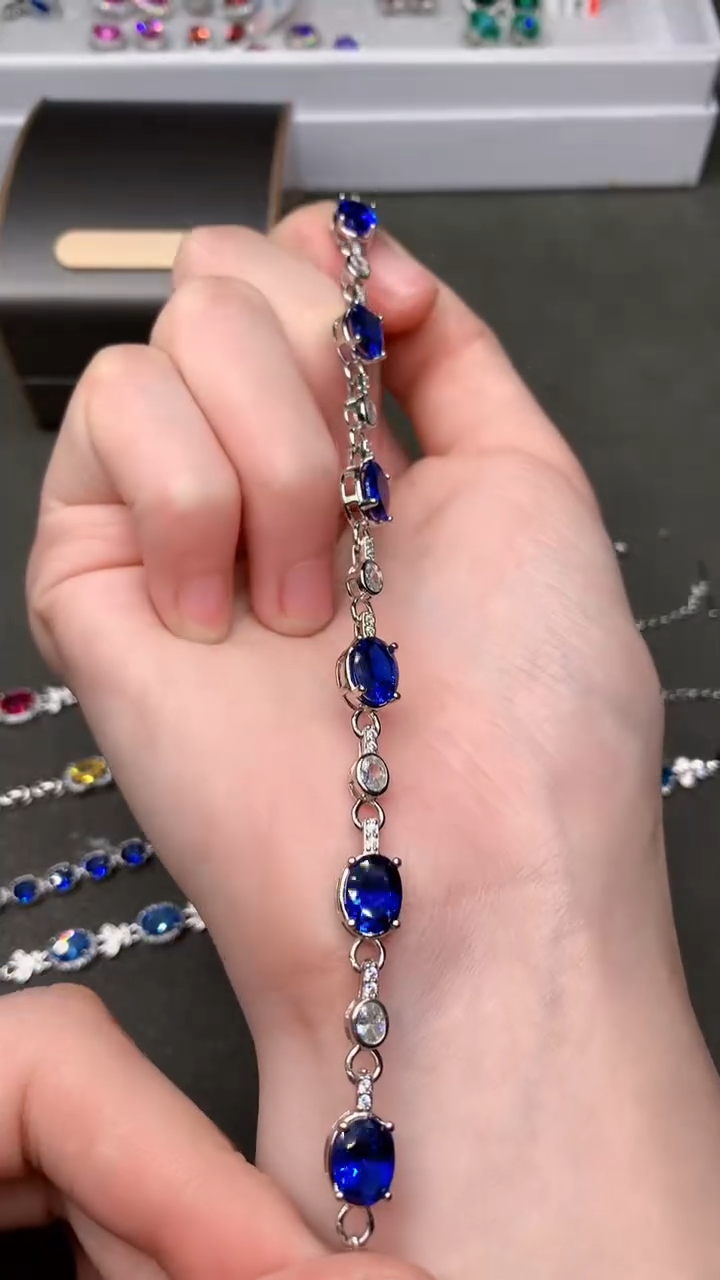 【闪购商品】蓝宝石手链银S925镶嵌.........