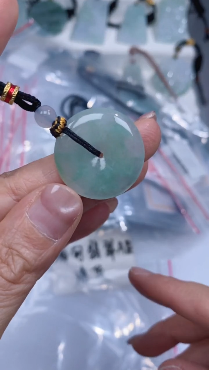 颈饰未镶嵌翡翠吊坠