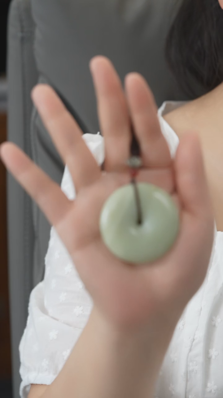 岫玉未镶嵌颈饰平安扣