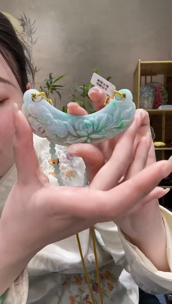 【闪购商品】翡翠颈饰未镶嵌吊坠