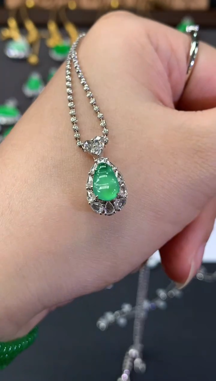 吊坠(不含链)18K金镶嵌翡翠A266|12800