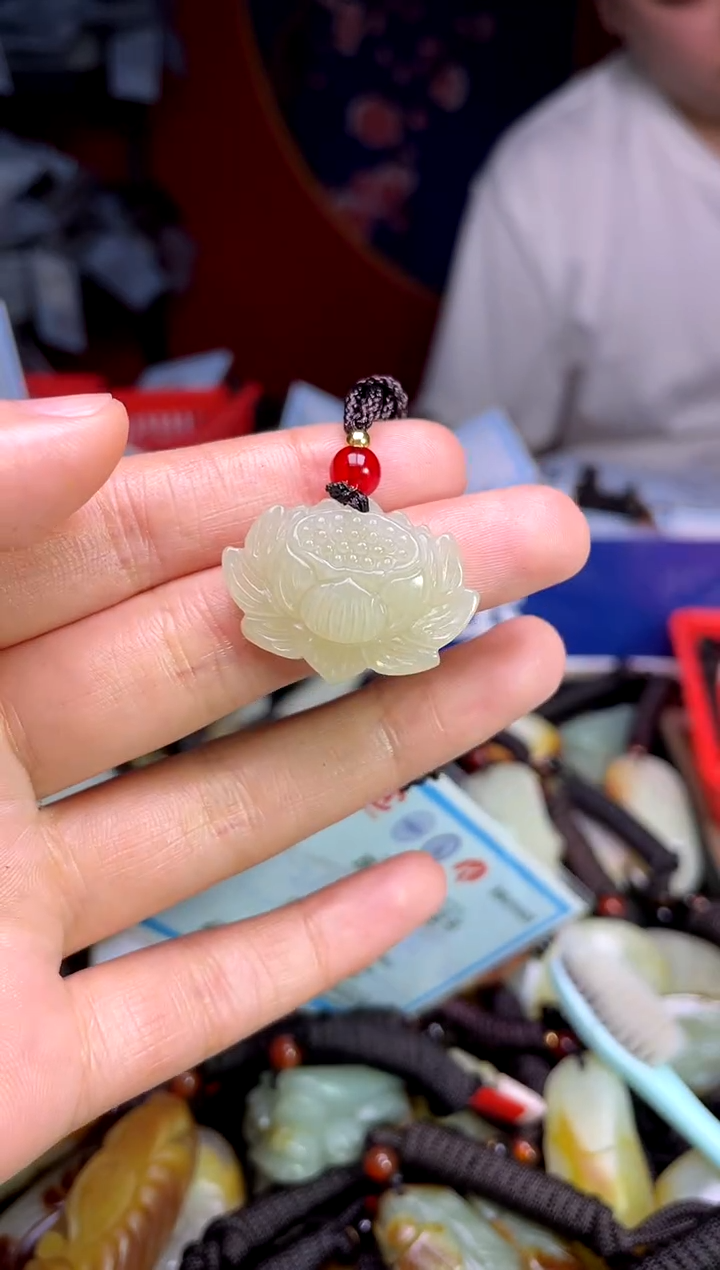 和田玉未镶嵌颈饰1