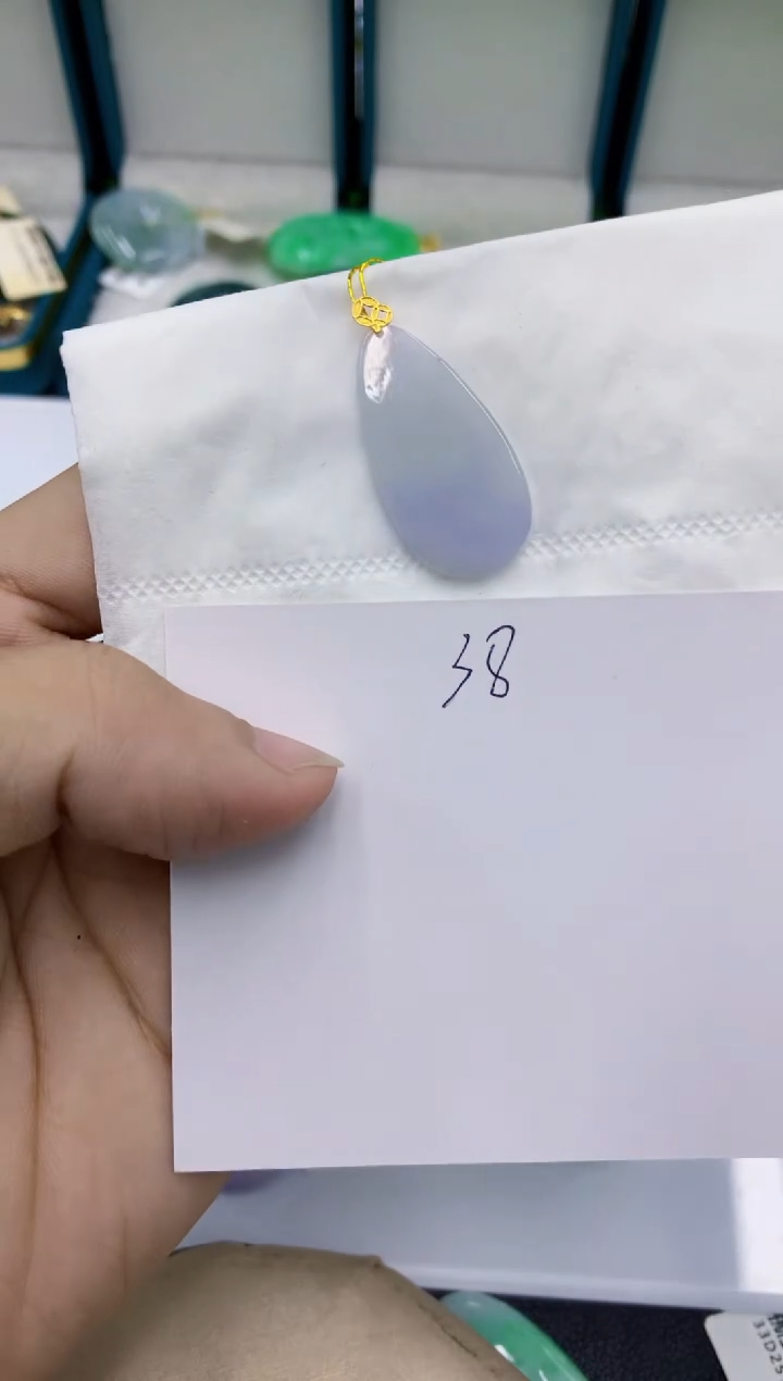 颈饰18K金镶嵌翡翠琴**欢翡翠