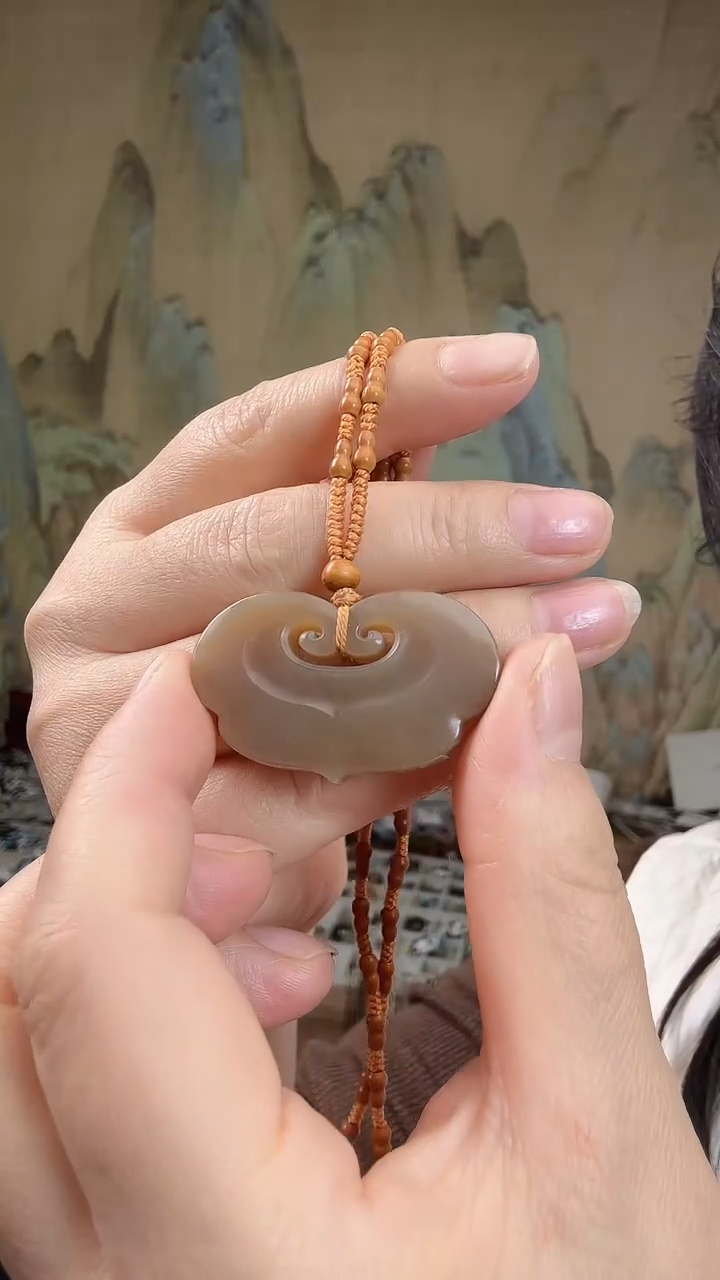 颈饰未镶嵌和田玉.