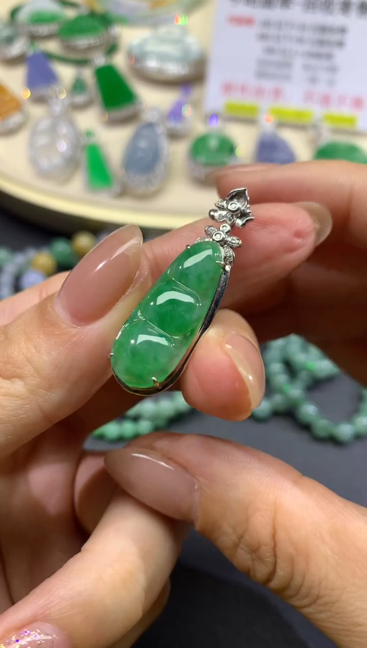 【闪购商品】翡翠吊坠(不含链)18K金镶嵌19