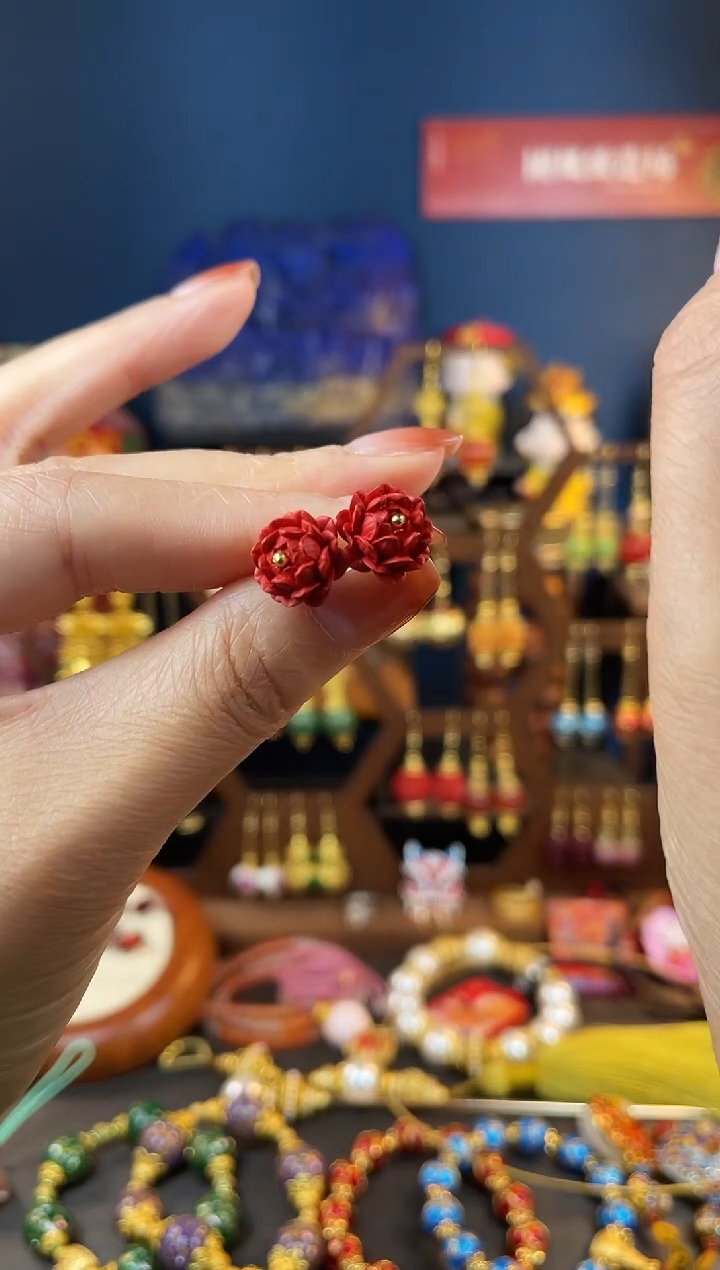【闪购商品】红红莲花珐琅耳钉