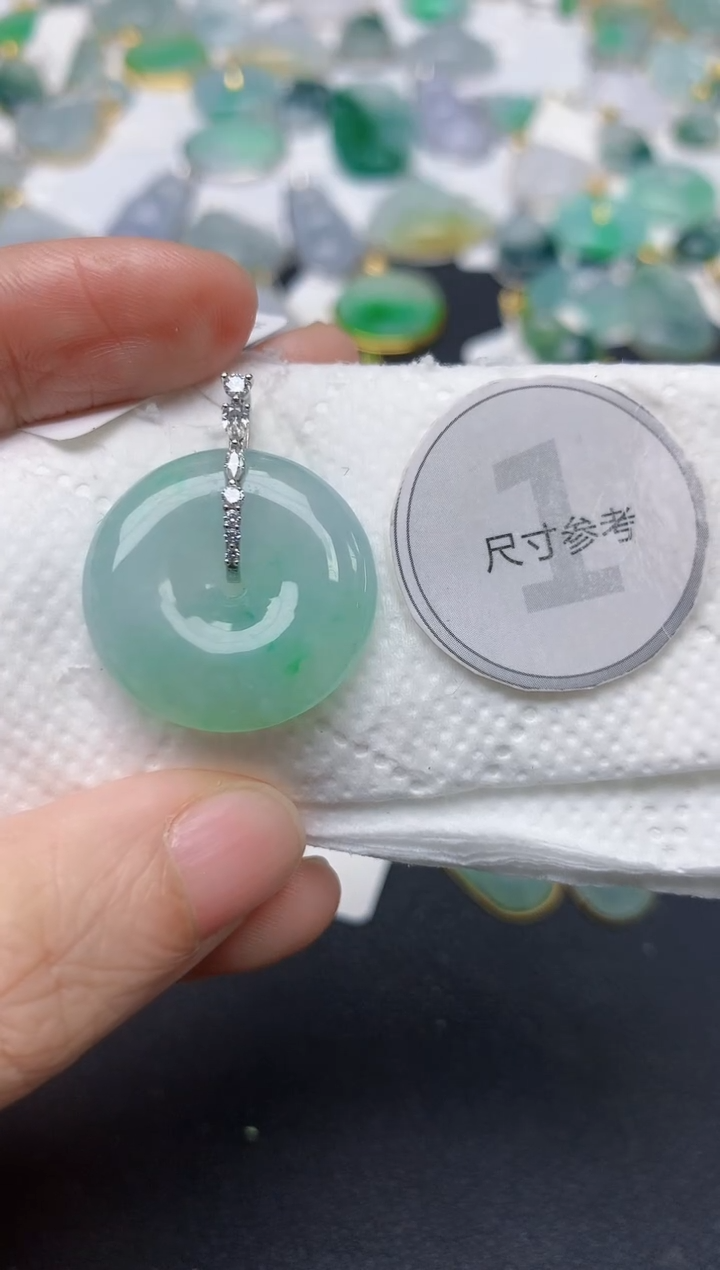 颈饰18K金镶嵌翡翠天然缅甸A货翡翠