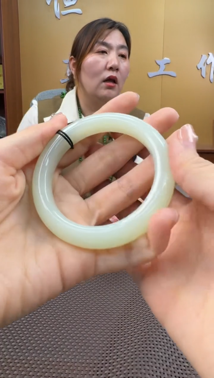 【闪购商品】和田玉手镯未镶嵌56