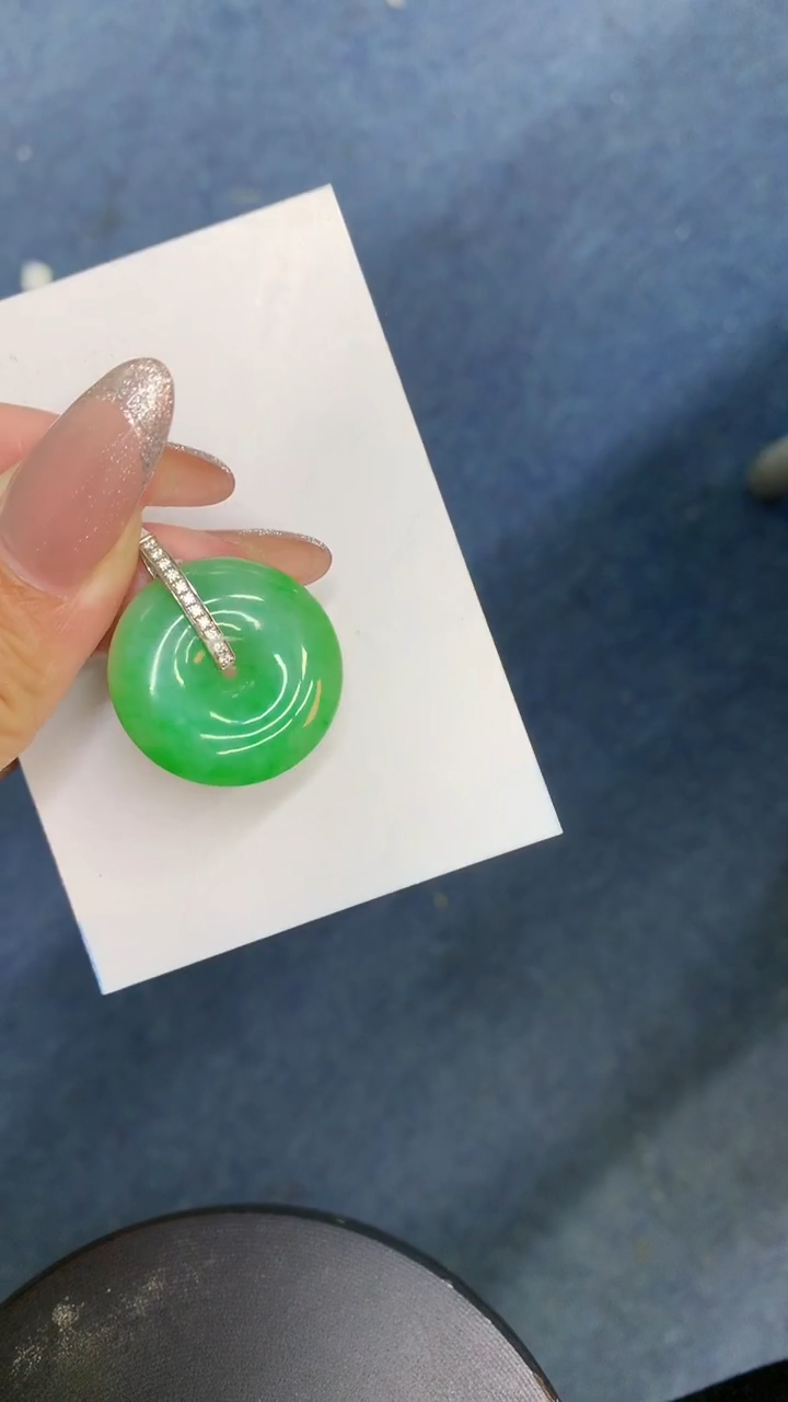 颈饰18K金镶嵌翡翠1