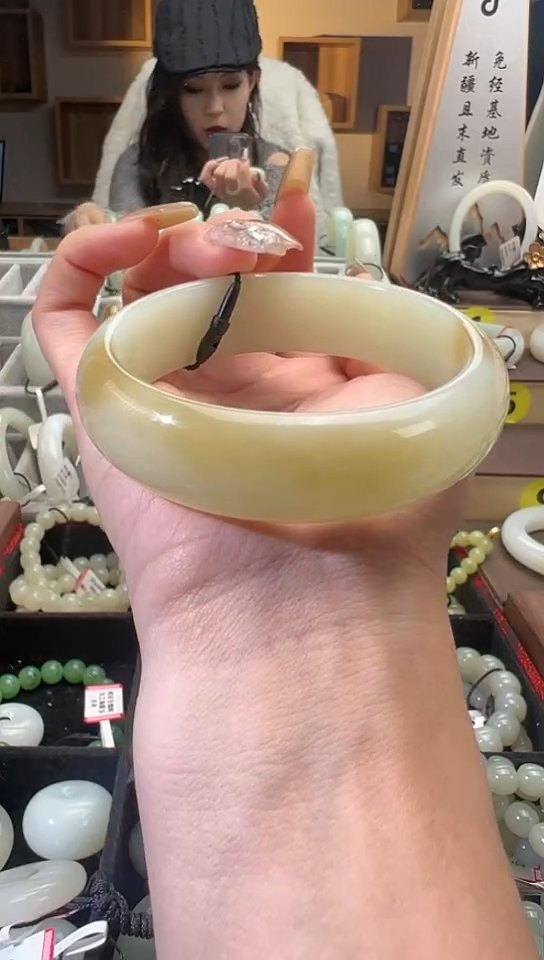 【闪购商品】和田玉手镯未镶嵌且末料糖青白手镯58+