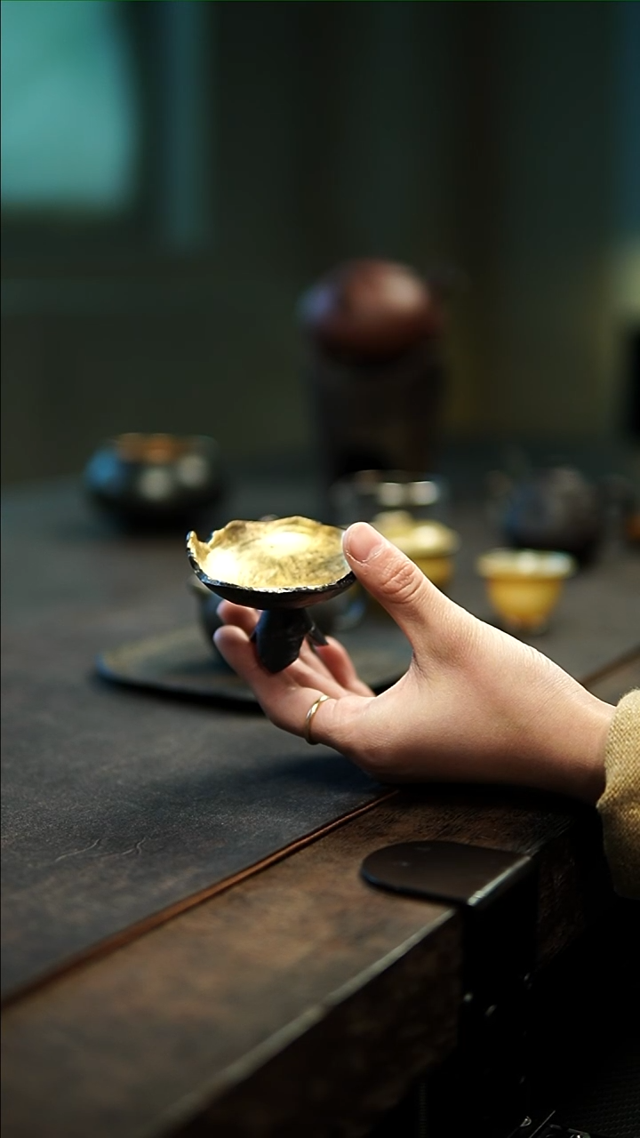【闪购商品】张小恒陶泥黑金三足烛台