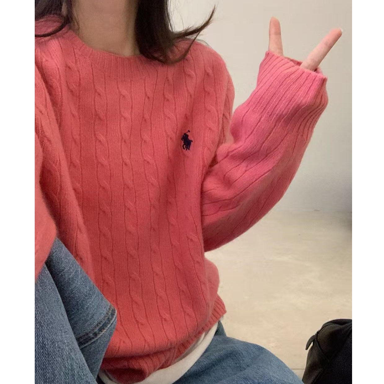 T2997 <梅洛粉麻花> 小马刺绣圆领针织毛衣打底