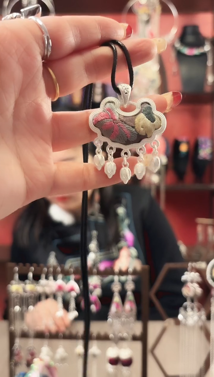 织绣织绣民族风非遗老绣饰品93