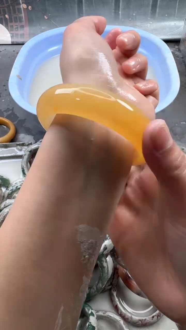 【闪购商品】石英质玉手镯未镶嵌52