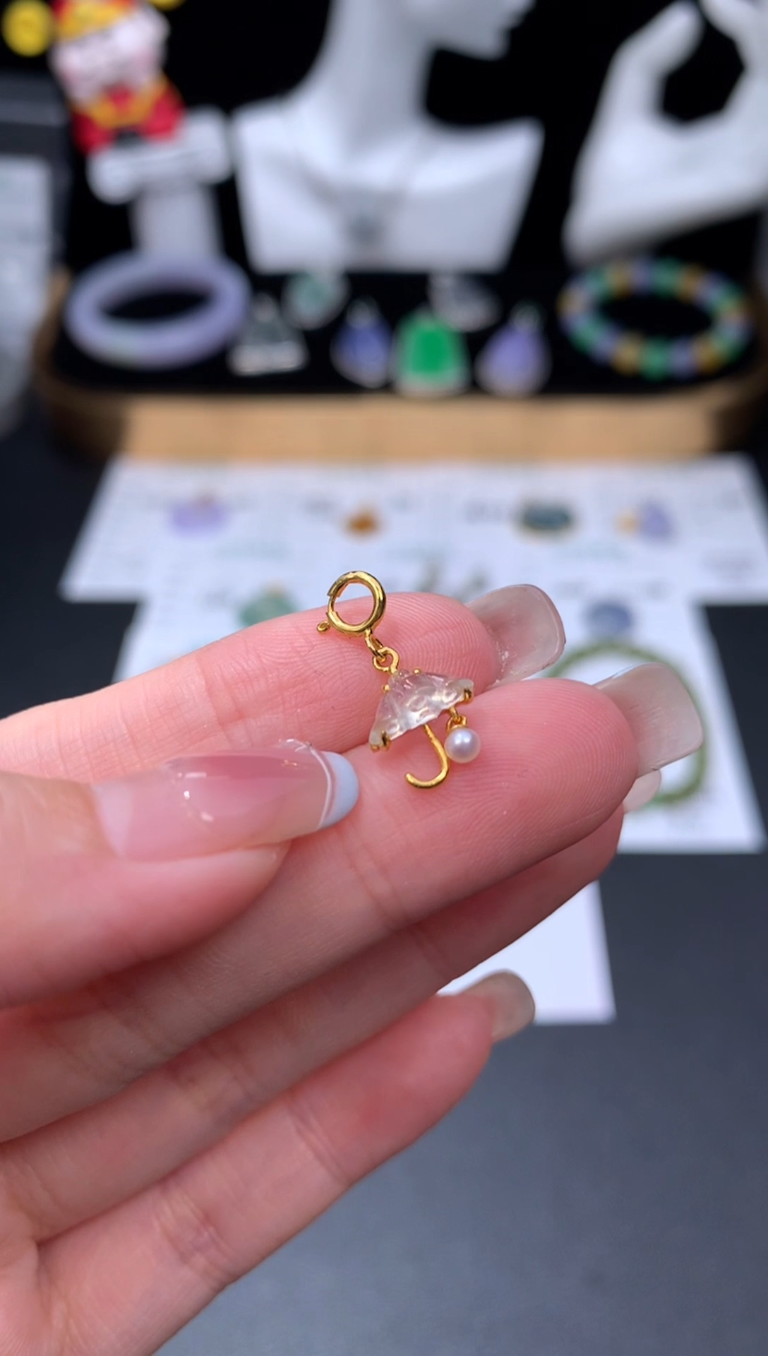 颈饰18K金镶嵌翡翠48小时鉴赏期 退货不扣服务费