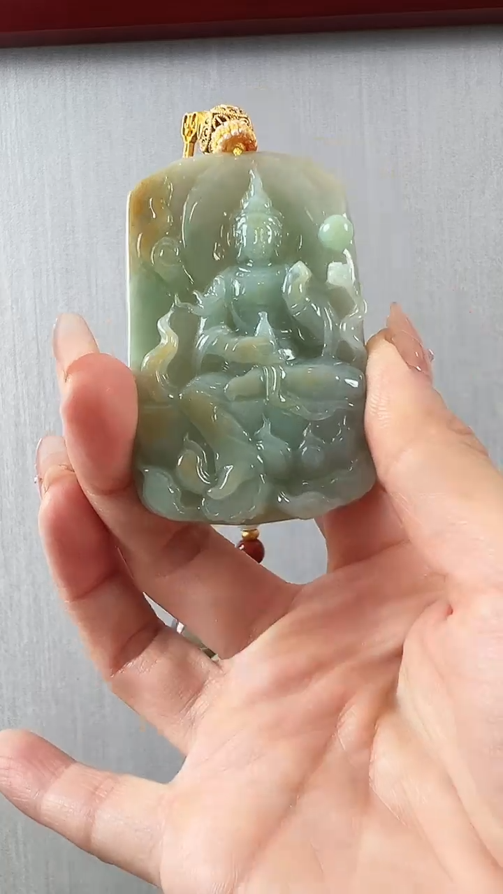 翡翠未镶嵌颈饰观音