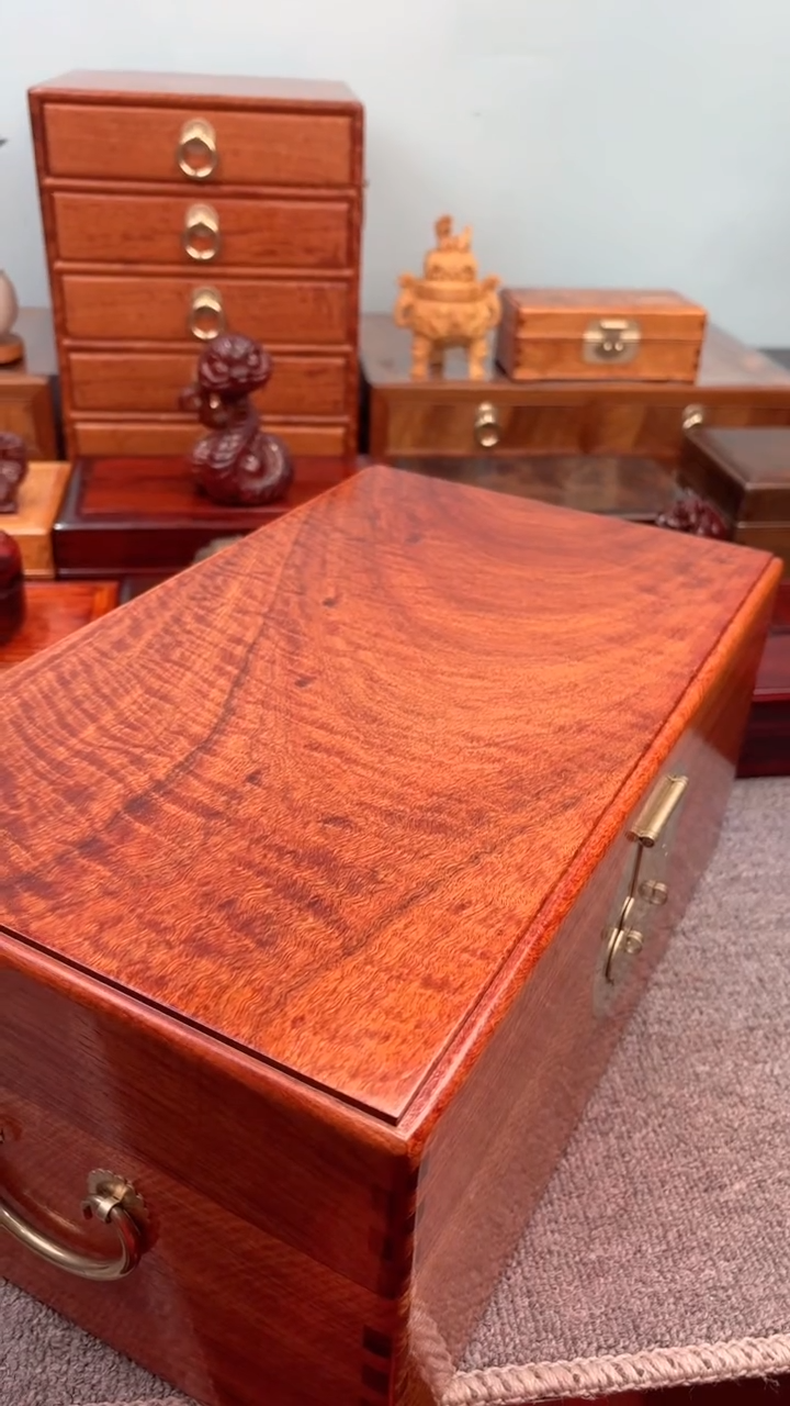 【闪购商品】老板娘推荐缅花水波纹大盒子