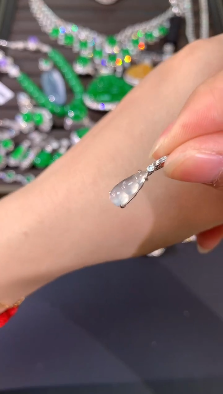 【闪购商品】翡翠吊坠(不含链)18K金镶嵌A776|999