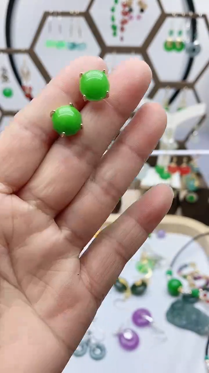 未镶嵌石英质玉（天山翠）耳钉48