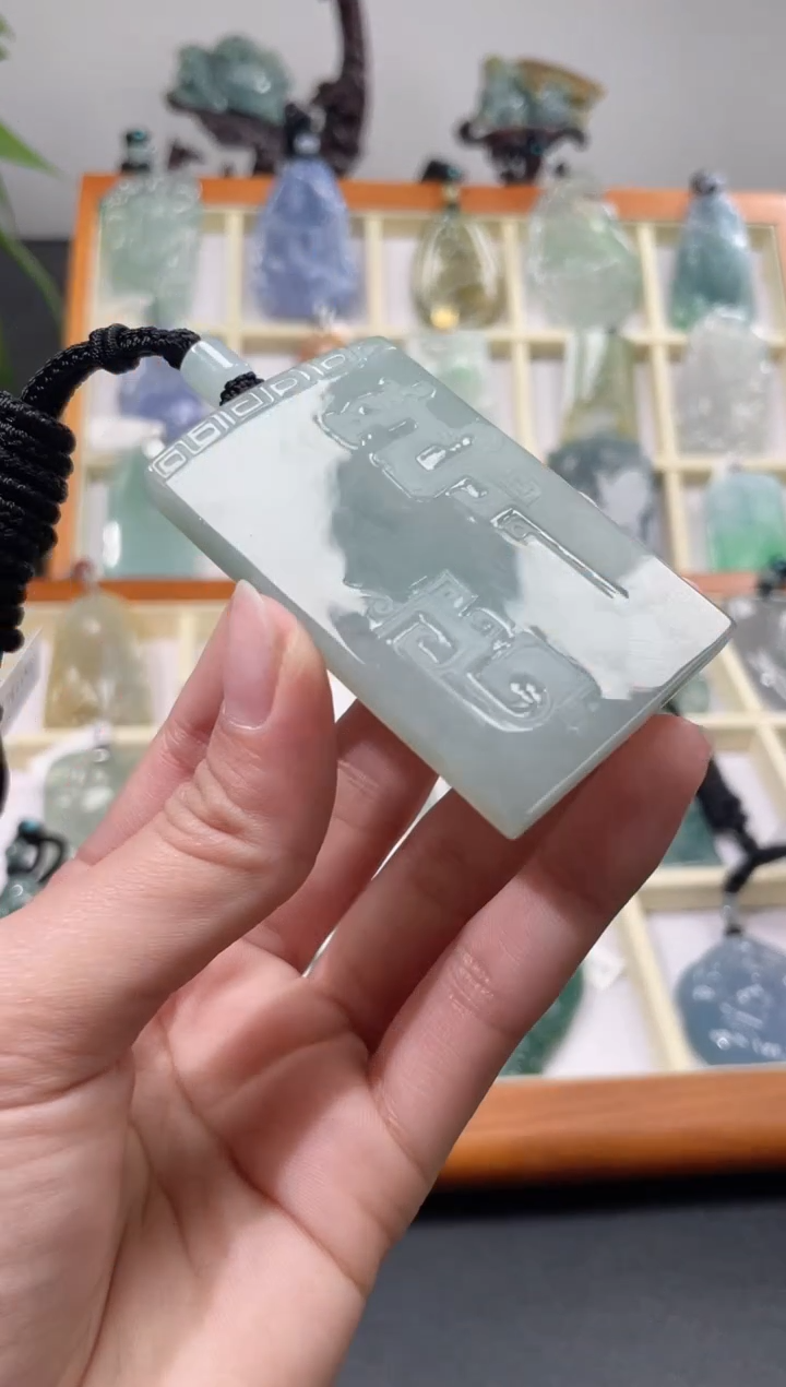 【闪购商品】翡翠颈饰未镶嵌无事牌