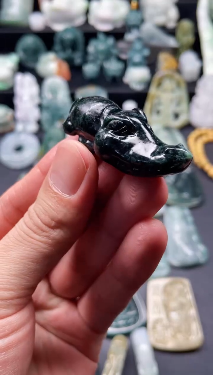 颈饰未镶嵌翡翠5  天然翡翠a货  鳄鱼