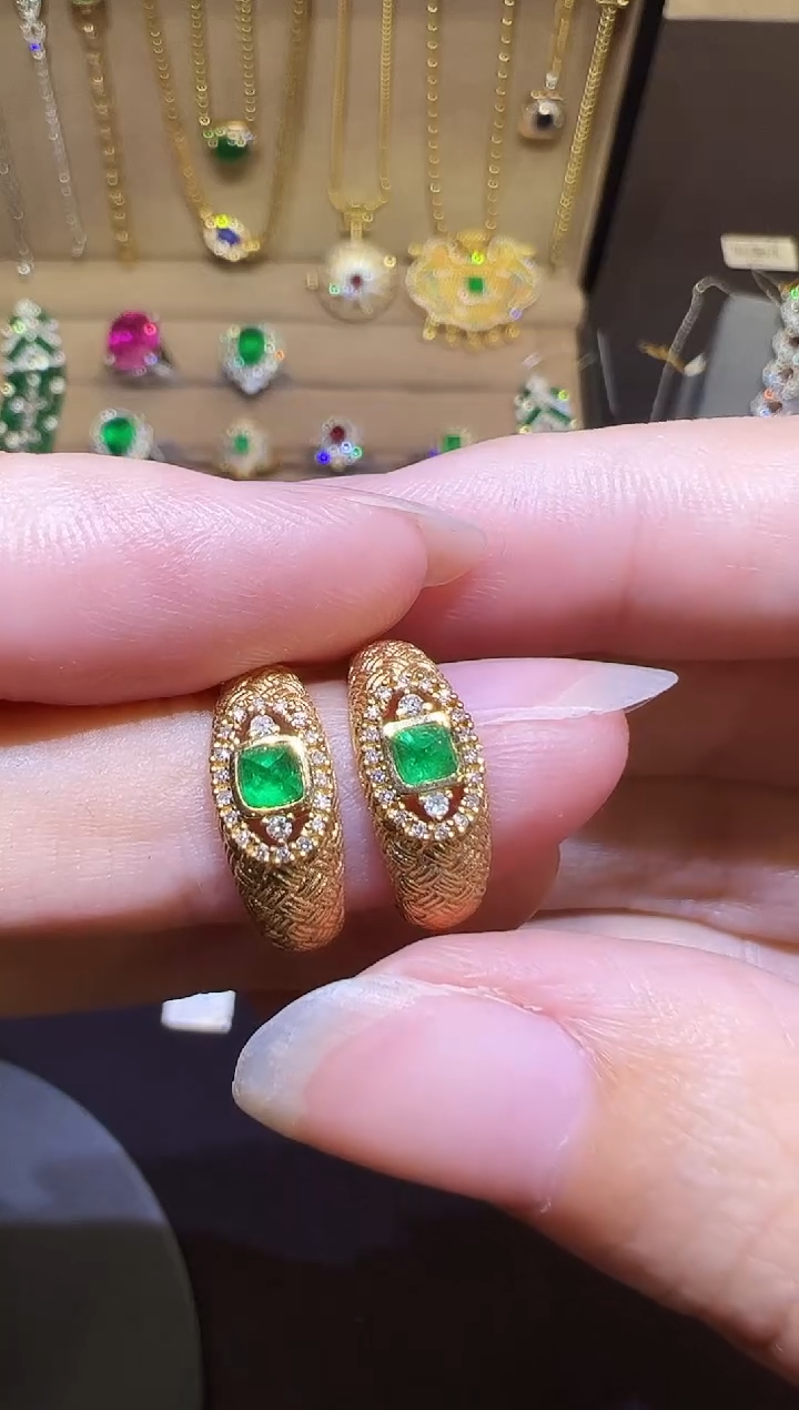 18K金镶嵌耳饰祖母绿紫**嫣0.27ct