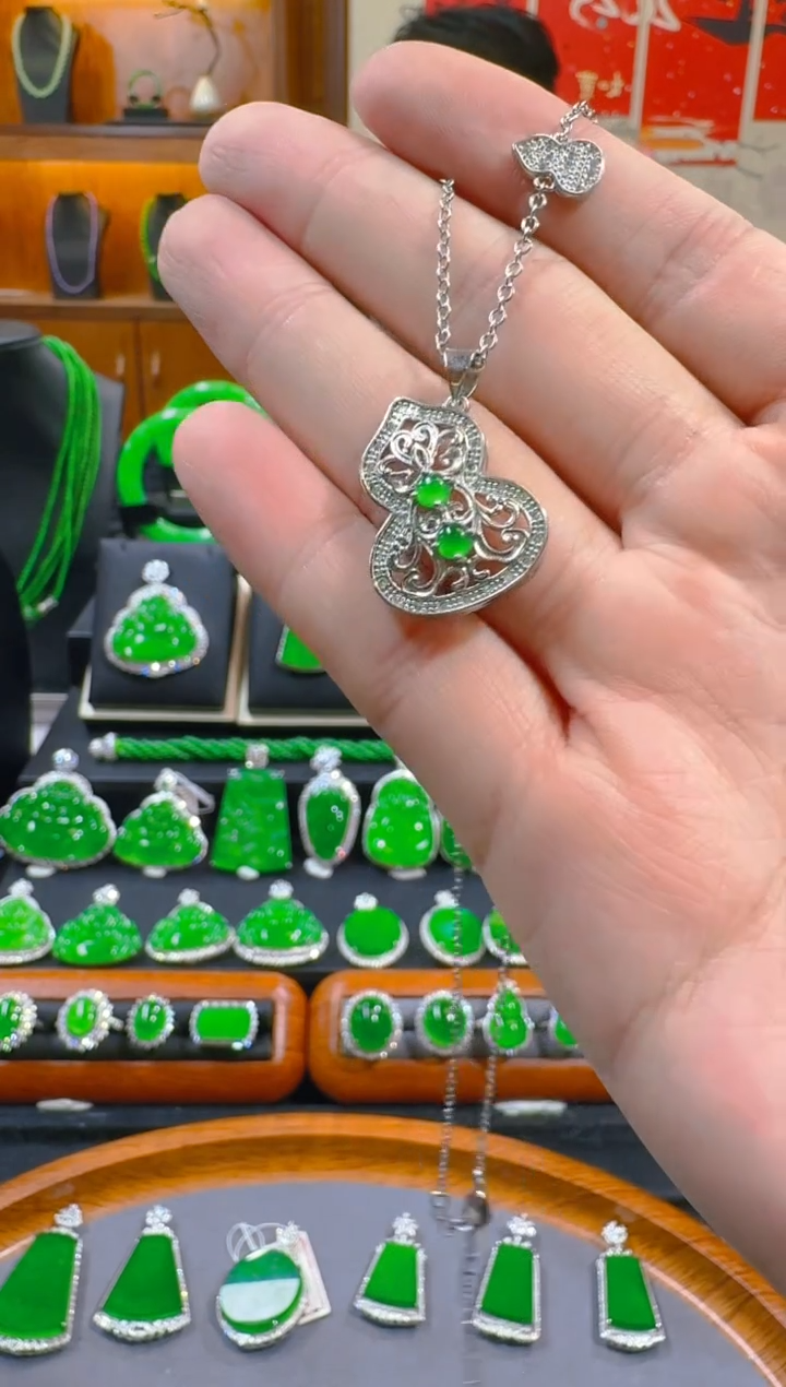 翡翠未镶嵌吊坠(赠链)天然a货翡翠