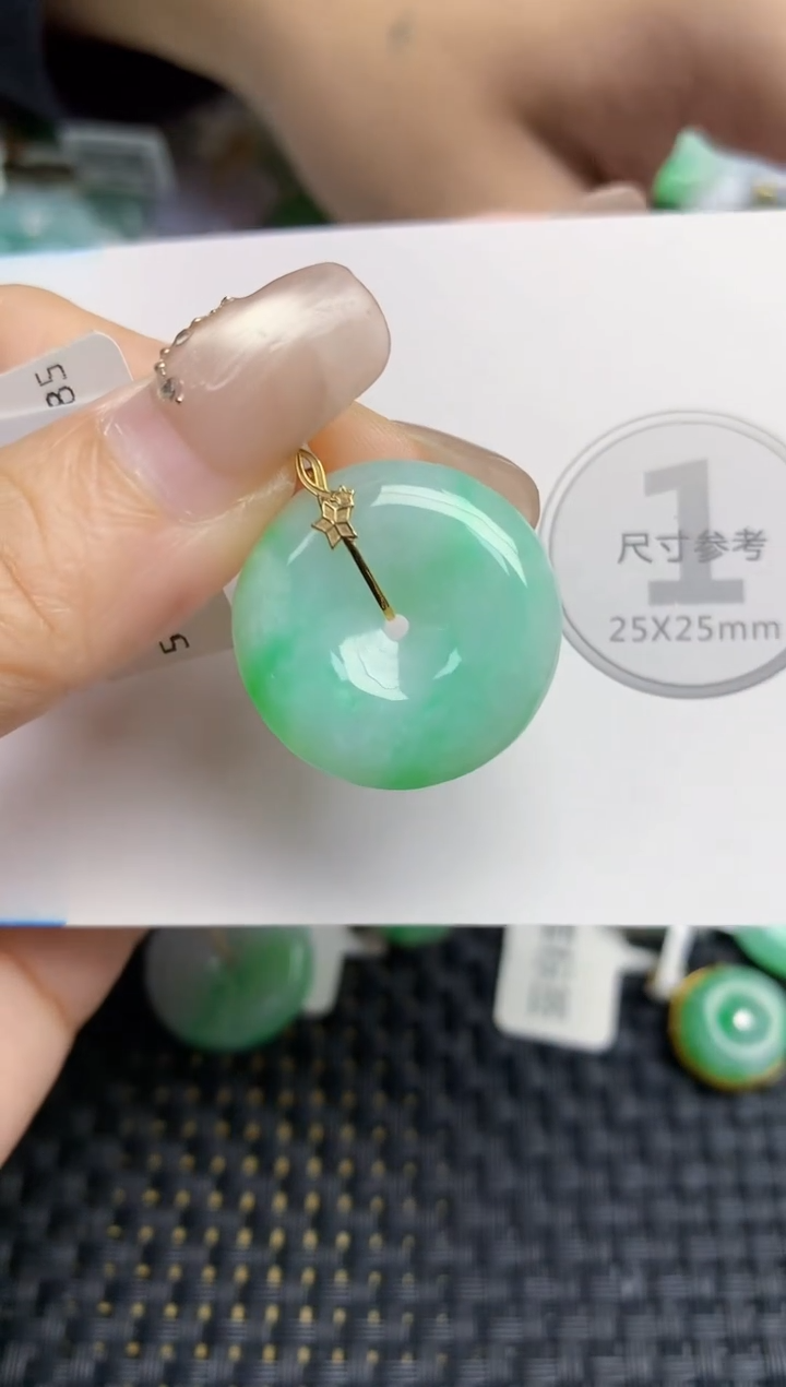 颈饰18K金镶嵌翡翠天然缅甸A货翡翠百元以上9元证书费自理