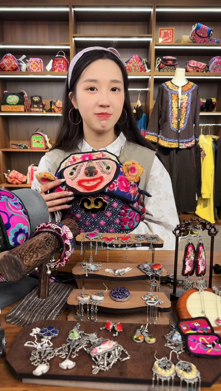 【闪购商品】织绣119蒙阿苏苗绣传承