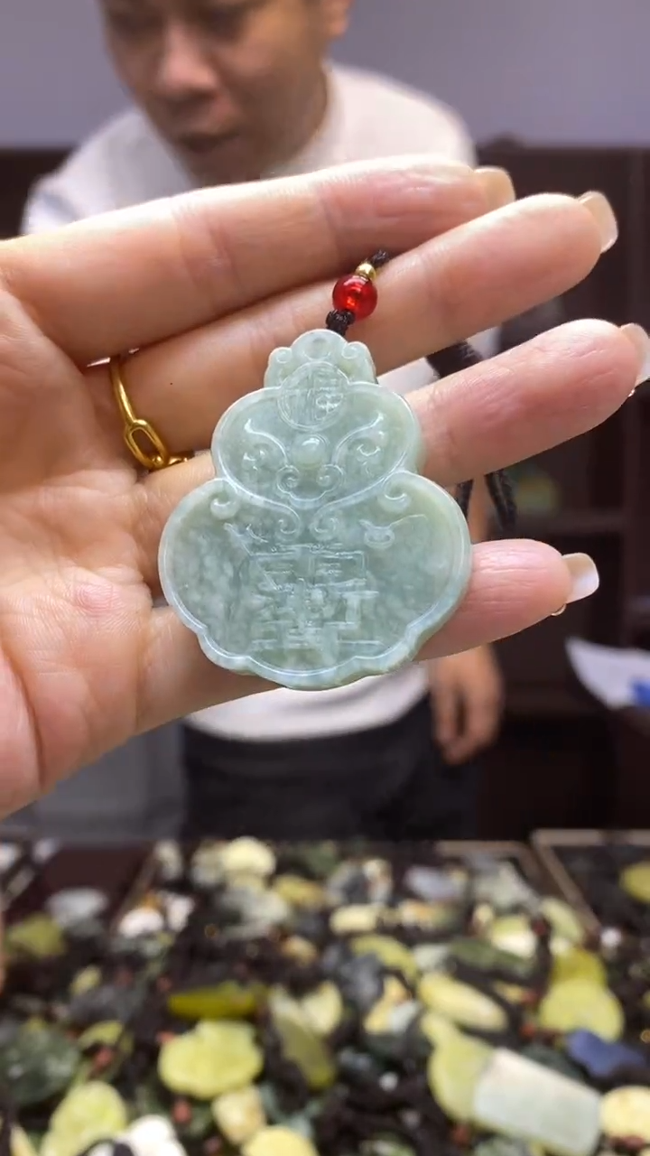 未镶嵌岫玉挂件  