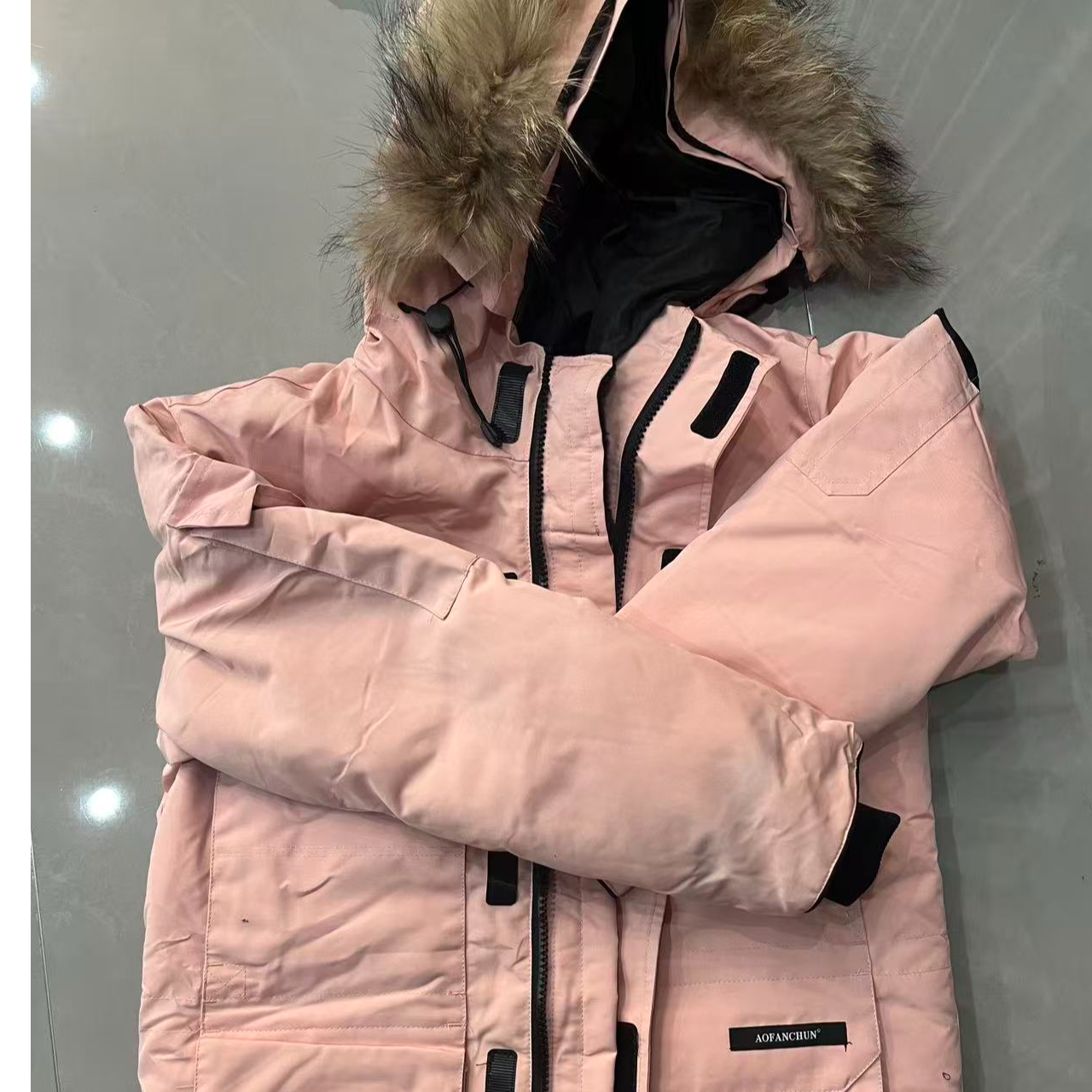 加厚羽绒服    冬季必备