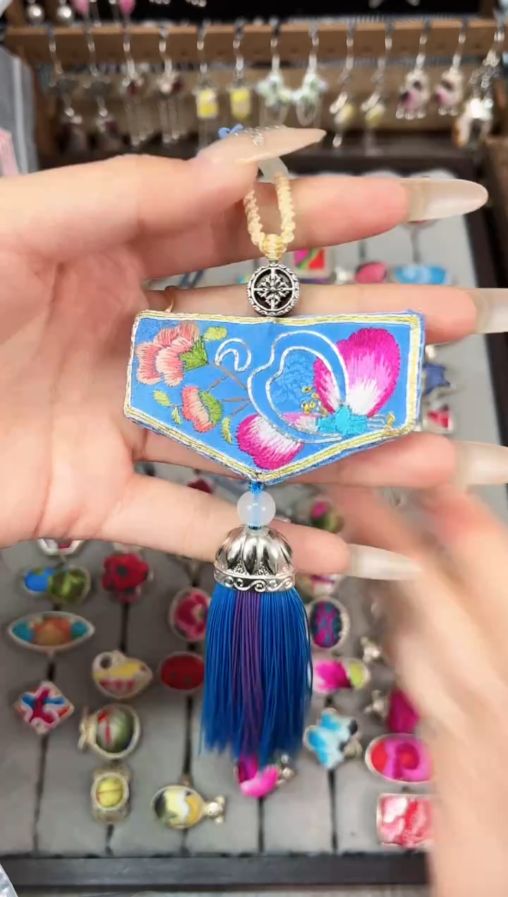 织绣民族风非遗老绣苗银饰品570