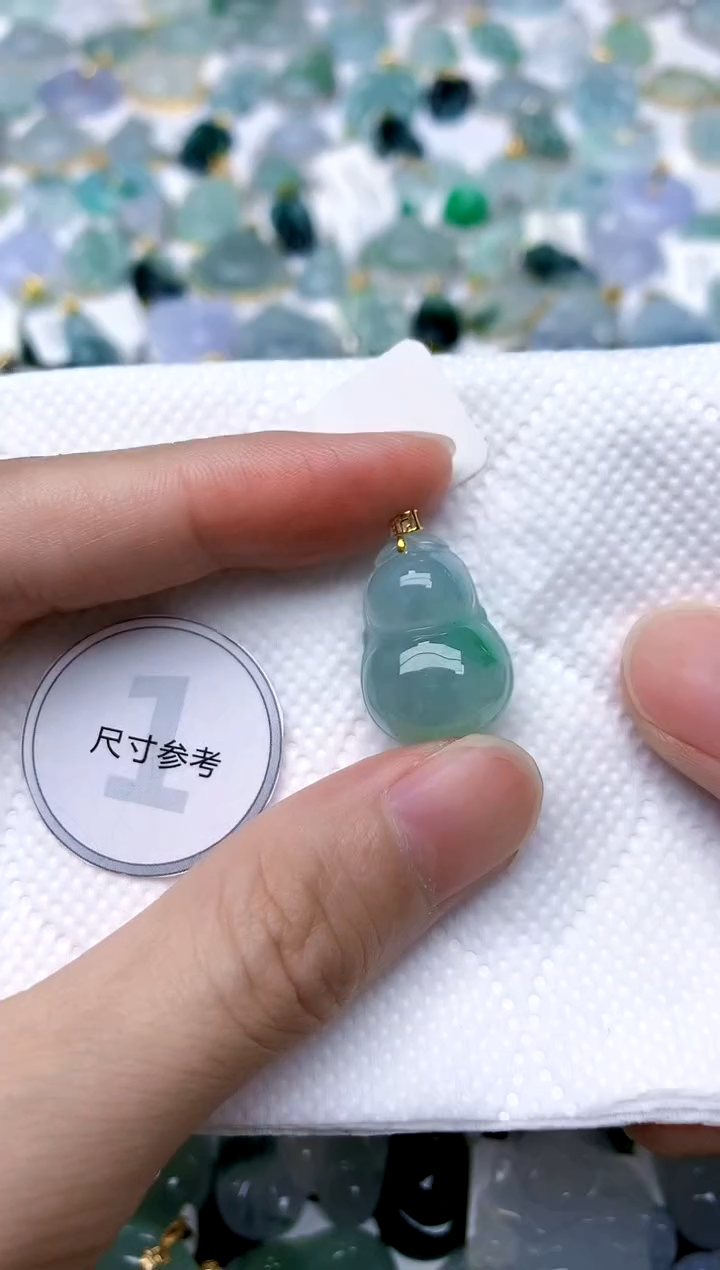 颈饰18K金镶嵌翡翠天然A货翡翠