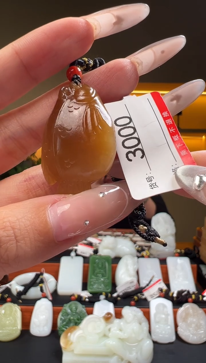 颈饰未镶嵌和田玉1