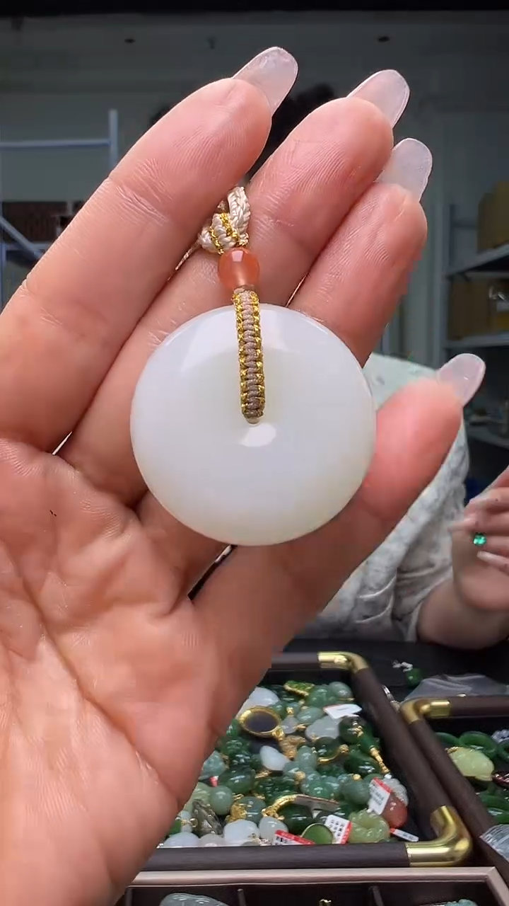 颈饰未镶嵌和田玉（多样性发货.发其一)12.09.53