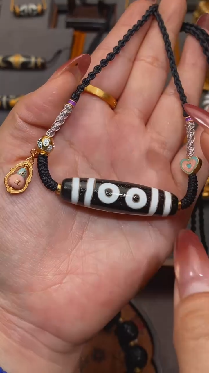 玛瑙/玉髓（覆膜）颈饰未镶嵌0003-XY黑白大鹏五眼天珠多样性发一