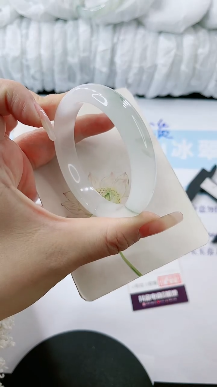 【闪购商品】石英质玉手镯未镶嵌多样性发货S172