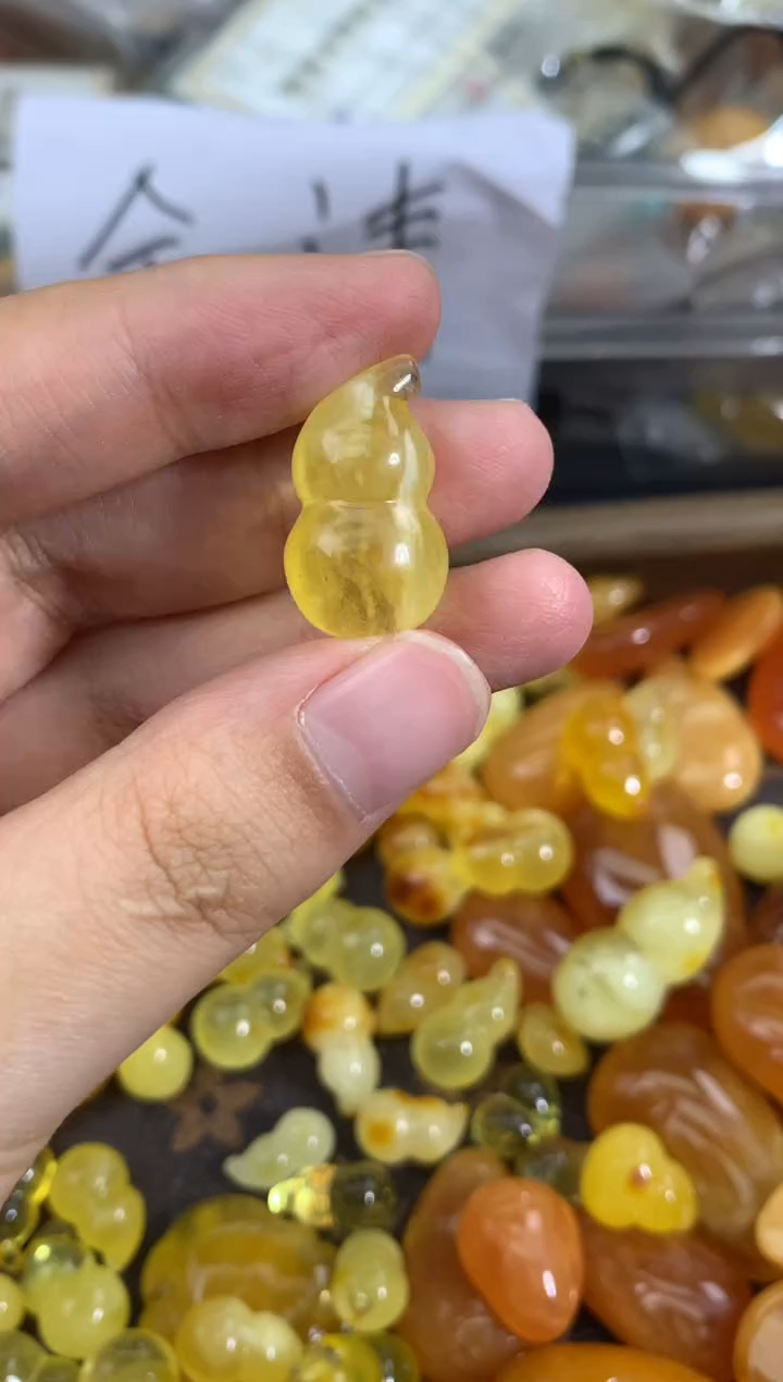 蜜蜡未镶嵌珠宝奇石184