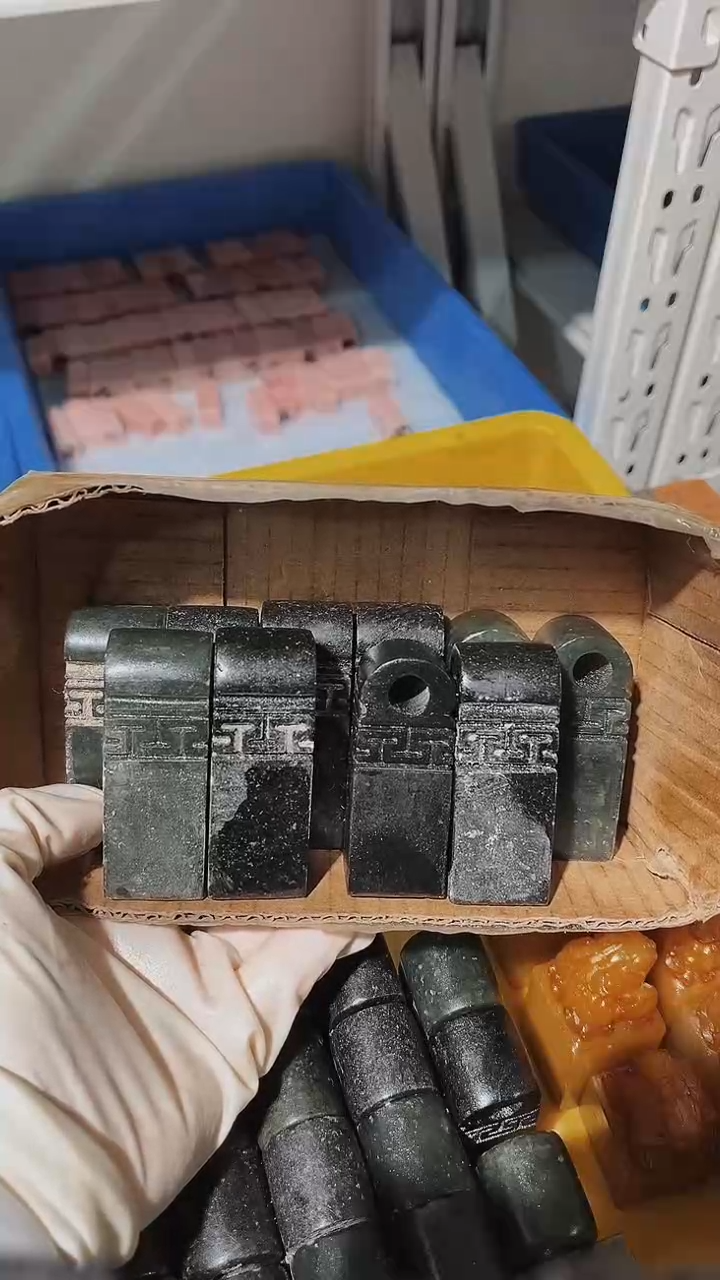 老挝石金****博瑕疵不规则章