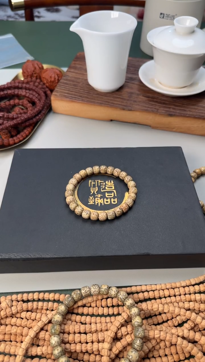 吊坠星月菩提原生态顺白鸡油黄