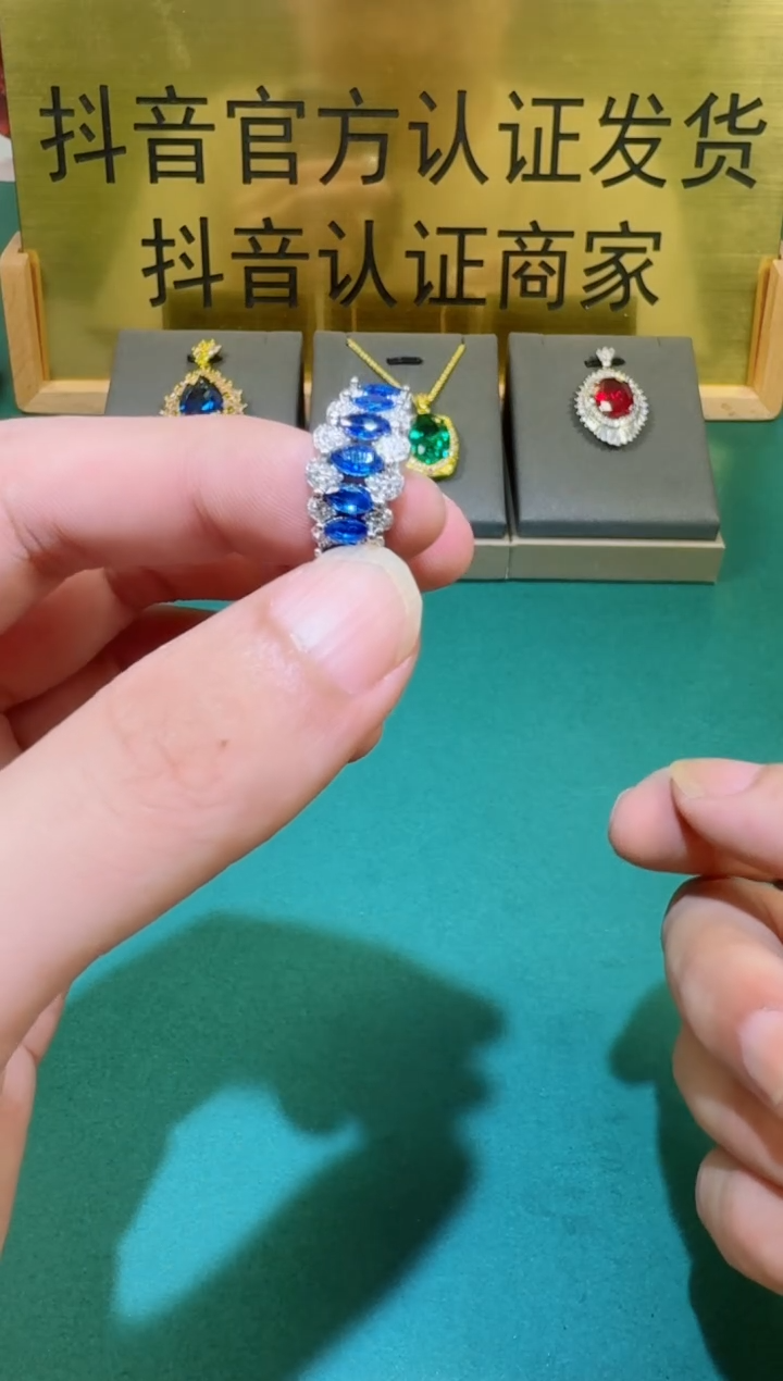 戒指蓝宝石18K金镶嵌1