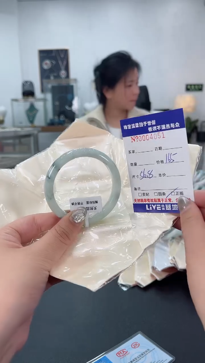 【闪购商品】翡翠手镯未镶嵌天然翡翠A货